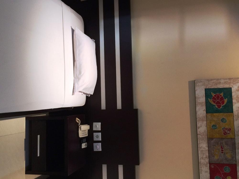 Sri Ratu Hotel Legian Eksteriør bilde