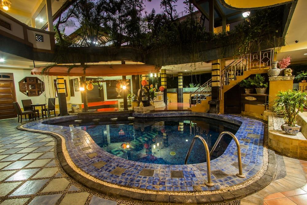 Sri Ratu Hotel Legian Eksteriør bilde