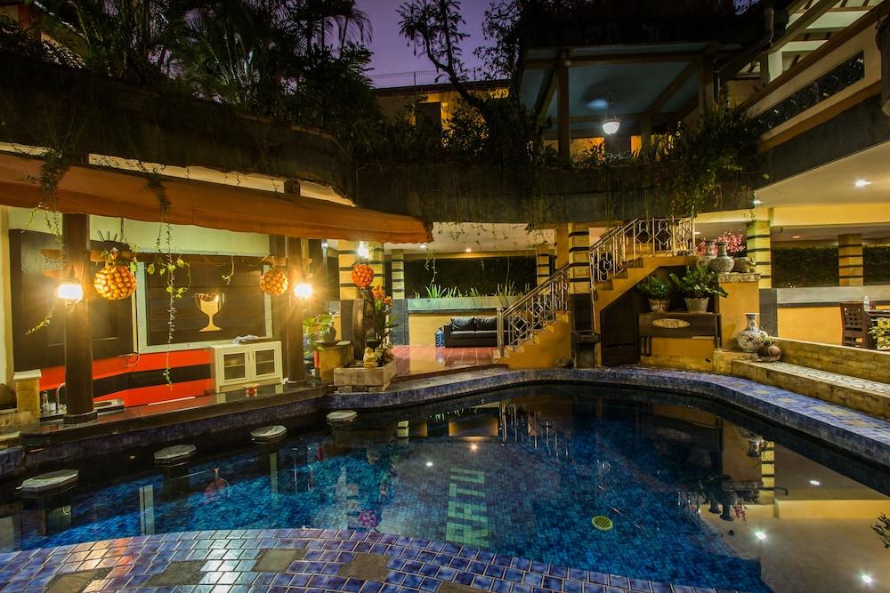 Sri Ratu Hotel Legian Eksteriør bilde
